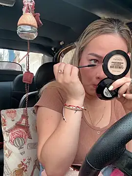 Danielavegax online show from April 18, 2026, 3:36 pm