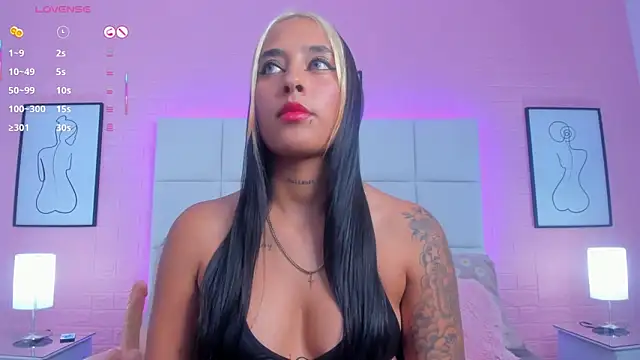 charlotte kisss online show from April 10, 2026, 6:26 pm