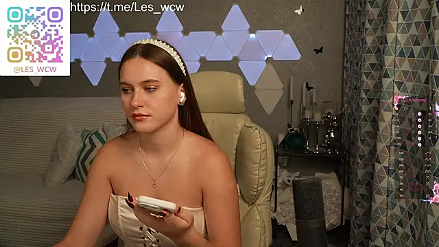 HarleyDeess online show from November 4, 2025, 10:13 pm