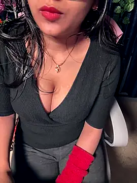 sexy-simmy online show from December 22, 2025, 6:52 pm