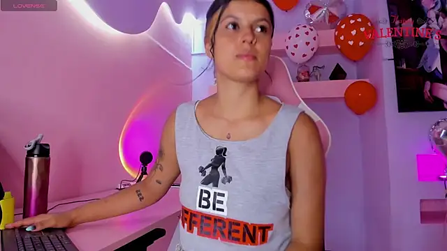 KristinWall online show from February 16, 2025, 8:33 pm