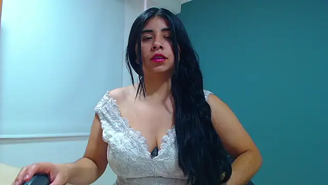 danna- roouss online show from September 25, 2025, 4:35 pm