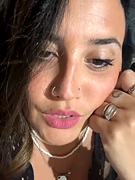 Snapshot of Novababy18 chatting on September 17, 2025, 8:33 pm Novababy18 online show from September 17, 2025, 8:33 pm