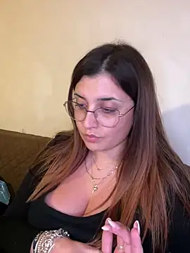 Snapshot of Novababy18 chatting on January 25, 2025, 2:26 am Novababy18 online show from January 25, 2025, 2:26 am