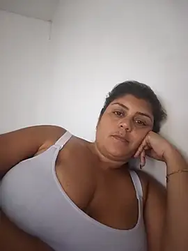 AlyDenalioficial online show from April 16, 2026, 9:39 pm