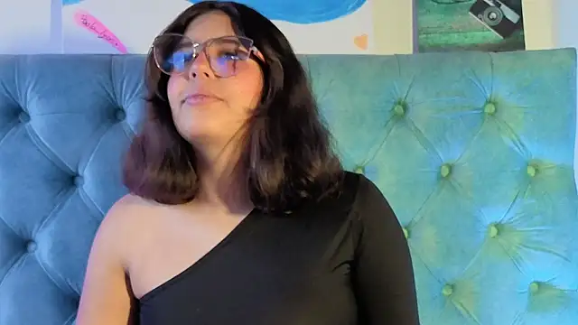 Paola Lyon  online show from March 2, 2026, 12:34 pm