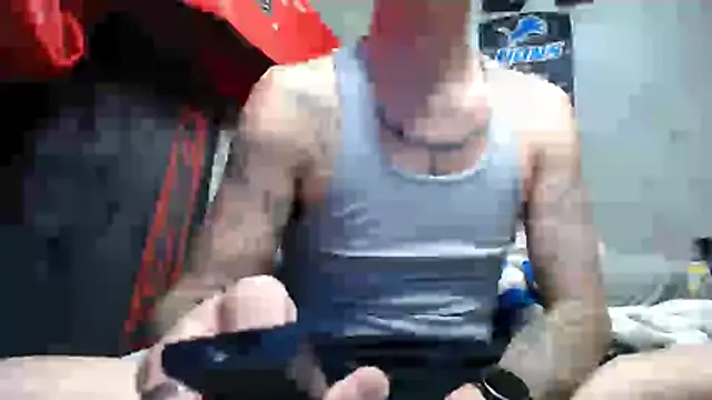Snapshot of hugdick1977 chatting on May 2, 2026, 3:45 am hugdick1977 online show from May 2, 2026, 3:45 am