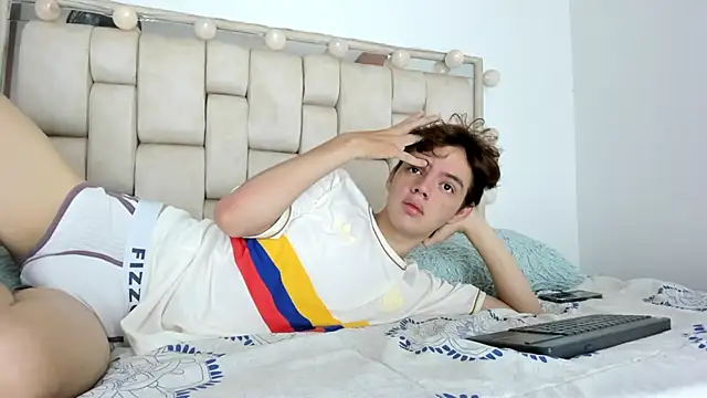 daniel hot03 online show from October 13, 2025, 1:34 pm