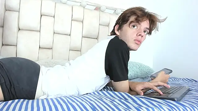 daniel hot03 online show from December 14, 2025, 1:39 pm