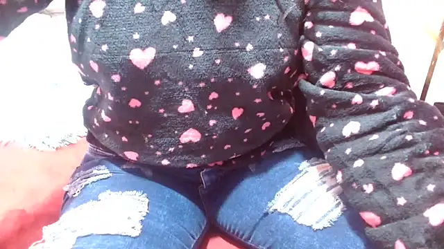 nadescomthxx online show from February 15, 2025, 9:17 pm