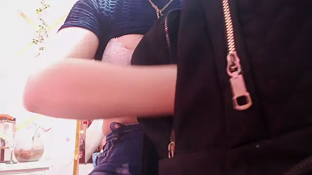 nadescomthxx online show from October 29, 2025, 3:44 pm