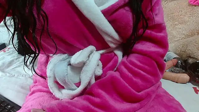 nadescomthxx online show from March 3, 2025, 5:20 pm