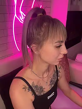 MiaMinx online show from December 29, 2024, 10:25 pm