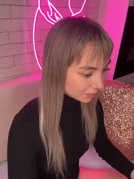 MiaMinx online show from December 28, 2024, 2:22 am