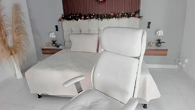 sofi potter  online show from December 1, 2025, 4:52 pm