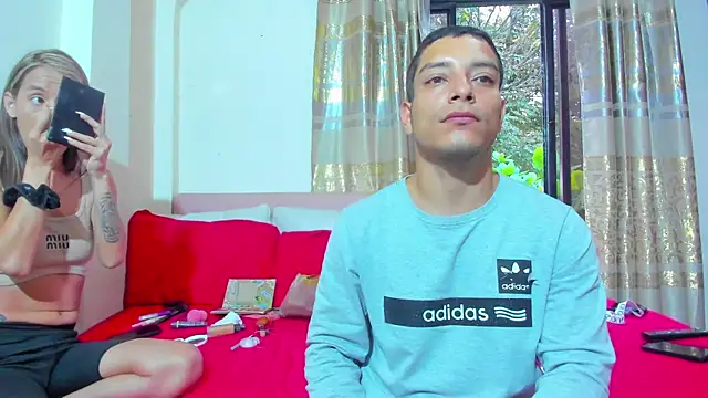 Snapshot of AnderAndMartina chatting on February 21, 2025, 10:48 pm AnderAndMartina online show from February 21, 2025, 10:48 pm