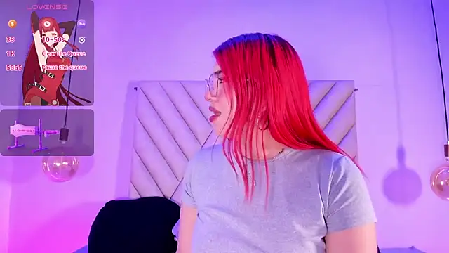 EmmaSwift  online show from April 7, 2026, 10:11 pm