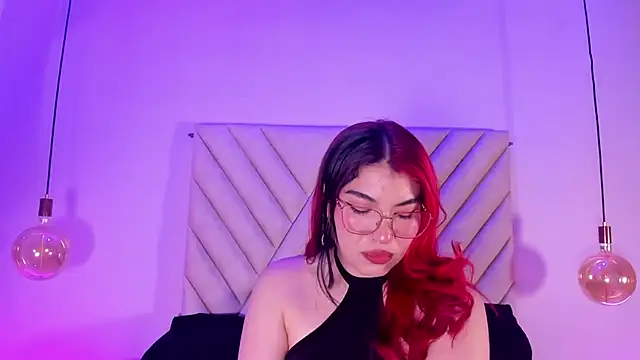 EmmaSwift  online show from March 30, 2026, 1:07 am