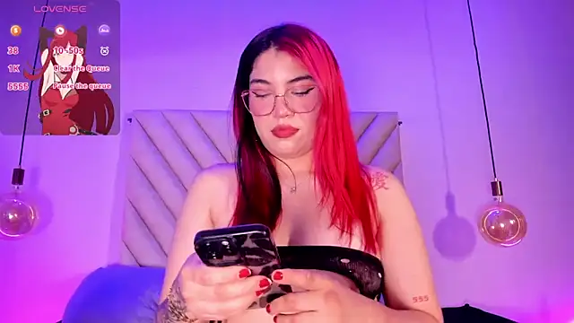 EmmaSwift  online show from April 14, 2026, 10:37 pm