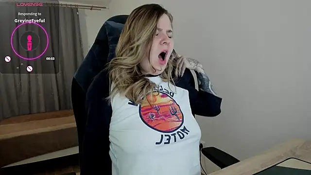 Snapshot of Olivia_Munk chatting on March 7, 2025, 3:40 am Olivia Munk online show from March 7, 2025, 3:40 am