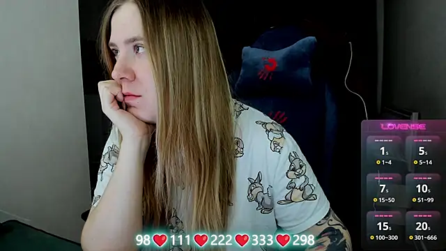 Olivia Munk online show from March 21, 2026, 3:52 am