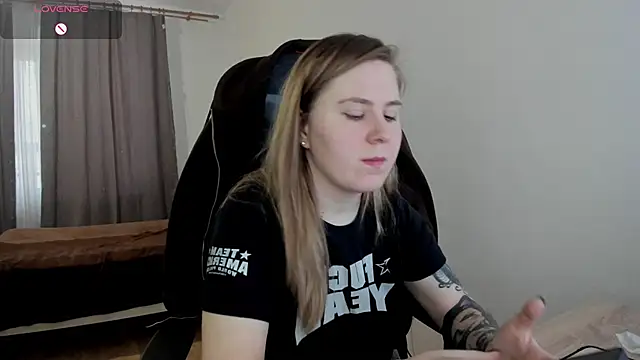 Snapshot of Olivia_Munk chatting on March 16, 2025, 5:47 am Olivia Munk online show from March 16, 2025, 5:47 am