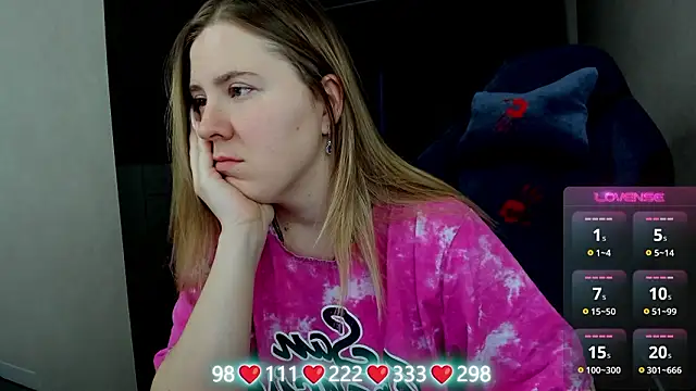 Olivia Munk online show from March 13, 2026, 3:55 am