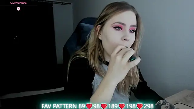 Snapshot of Olivia_Munk chatting on March 13, 2025, 4:27 am Olivia Munk online show from March 13, 2025, 4:27 am