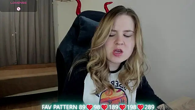 Snapshot of Olivia_Munk chatting on March 8, 2025, 3:50 am Olivia Munk online show from March 8, 2025, 3:50 am