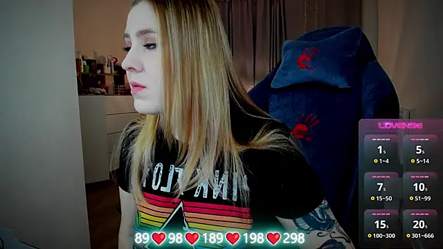 Snapshot of Olivia_Munk chatting on October 22, 2025, 4:56 am Olivia Munk online show from October 22, 2025, 4:56 am