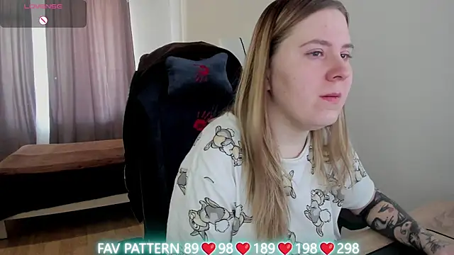 Snapshot of Olivia_Munk chatting on March 23, 2025, 6:47 am Olivia Munk online show from March 23, 2025, 6:47 am