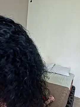 Kamdollie online show from December 3, 2025, 8:47 am