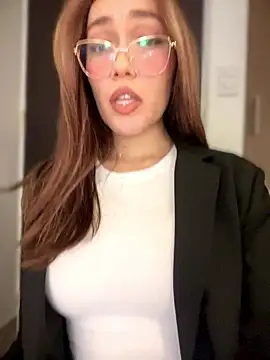 MichelleFerry  online show from December 6, 2024, 4:19 am