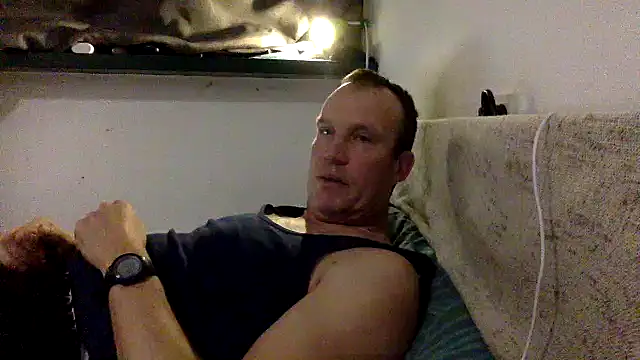 dlvis12 online show from December 2, 2025, 8:21 pm