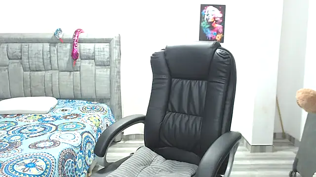 Snapshot of LAURA_CRAIZY chatting on September 10, 2025, 2:32 am LAURA CRAIZY online show from September 10, 2025, 2:32 am