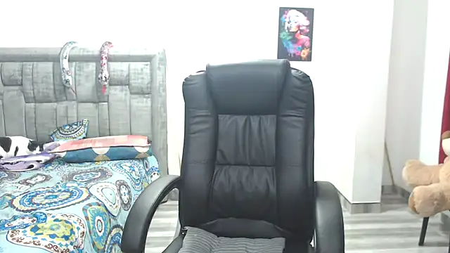 Snapshot of LAURA_CRAIZY chatting on November 23, 2025, 2:54 am LAURA CRAIZY online show from November 23, 2025, 2:54 am