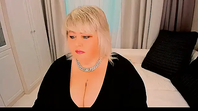 BIGTITSBBW online show from October 4, 2025, 12:50 pm