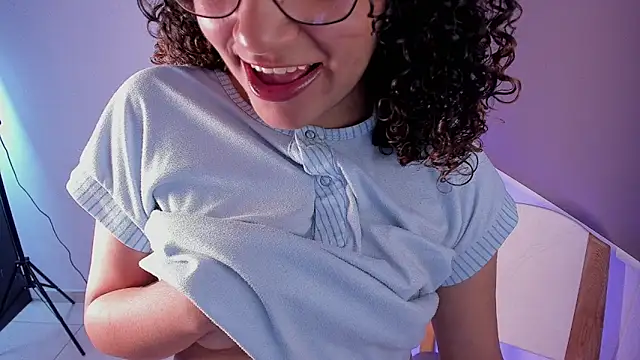 DAHLIA BROWNIE online show from March 11, 2025, 4:51 am