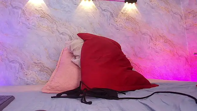 jones maddy  online show from October 1, 2025, 11:58 am