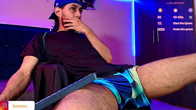 kuzzcoo online show from November 30, 2025, 2:07 pm