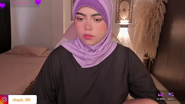 shayla 18 online show from November 28, 2025, 7:47 pm