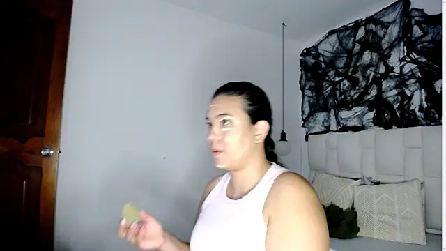 tiffany  pink online show from October 13, 2025, 8:32 pm