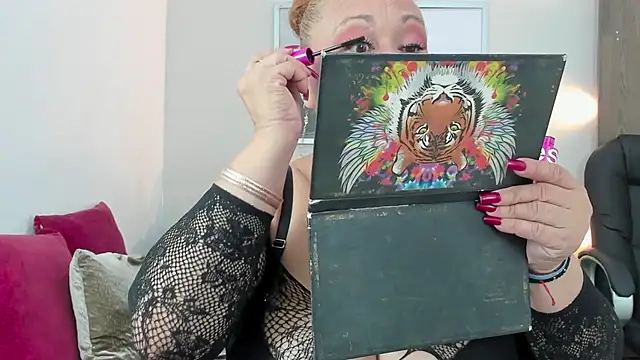 Cheryl JONES online show from September 20, 2025, 9:36 am