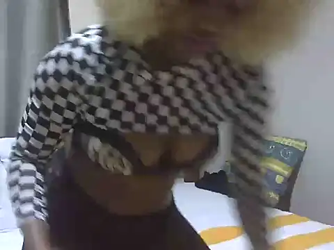 Snapshot of East_queen chatting on June 1, 2026, 2:50 pm East queen online show from June 1, 2026, 2:50 pm