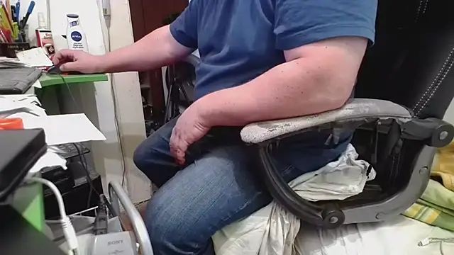 tipko123 online show from October 2, 2025, 1:47 pm