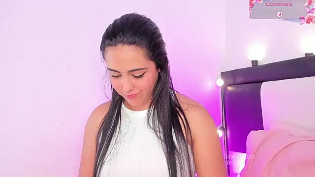 smiling  girl2 online show from March 19, 2025, 12:26 am