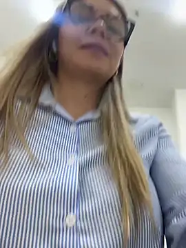 alicee16 online show from October 6, 2025, 4:19 pm