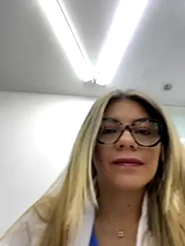 alicee16 online show from November 2, 2025, 4:01 pm