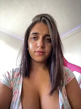 Snapshot of Alicia_Ruiz chatting on July 15, 2026, 7:32 pm Alicia Ruiz online show from July 15, 2026, 7:32 pm