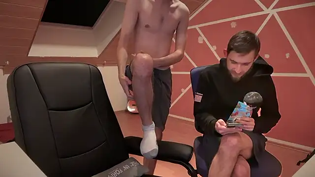 Snapshot of naked_psy chatting on December 3, 2024, 11:29 pm naked psy online show from December 3, 2024, 11:29 pm